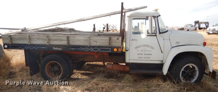 image for item DE1330 1968 International Loadstar 1600 grain truck