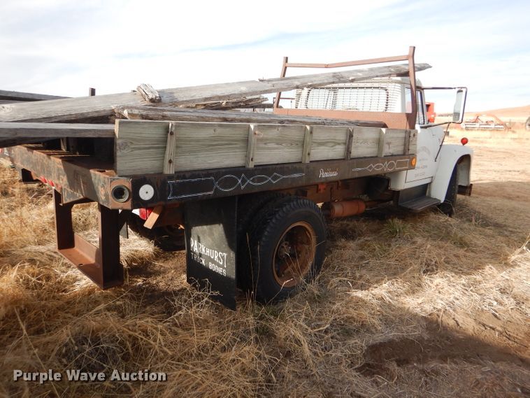 image for item DE1330 1968 International Loadstar 1600 grain truck