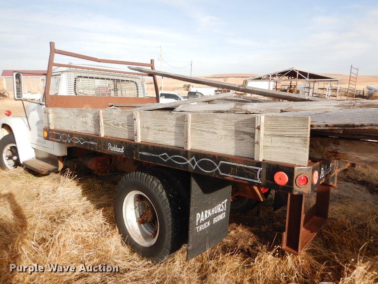 image for item DE1330 1968 International Loadstar 1600 grain truck