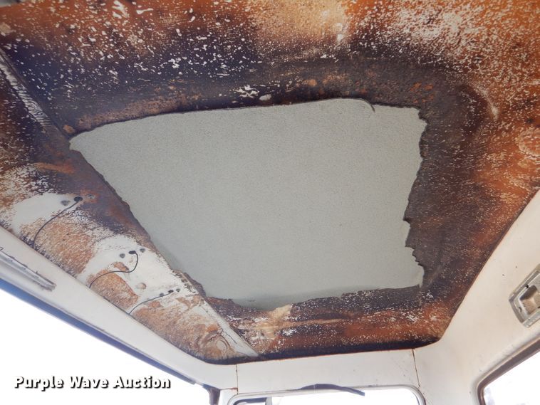 image for item DE1330 1968 International Loadstar 1600 grain truck