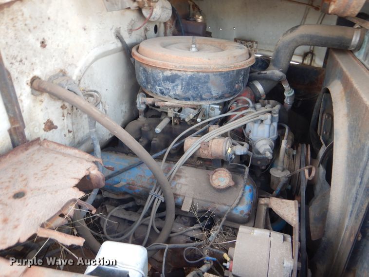 image for item DE1330 1968 International Loadstar 1600 grain truck