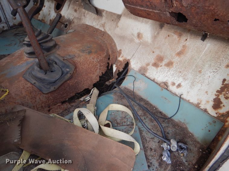 image for item DE1330 1968 International Loadstar 1600 grain truck