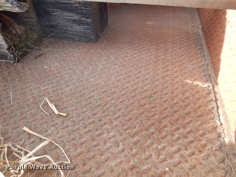 image for item DE1330 1968 International Loadstar 1600 grain truck