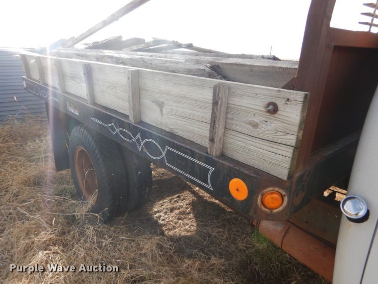 image for item DE1330 1968 International Loadstar 1600 grain truck