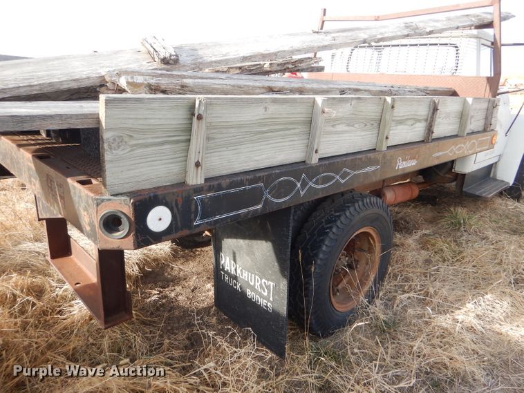 image for item DE1330 1968 International Loadstar 1600 grain truck