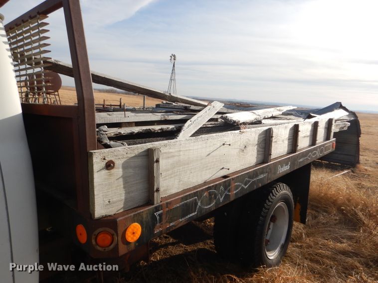 image for item DE1330 1968 International Loadstar 1600 grain truck