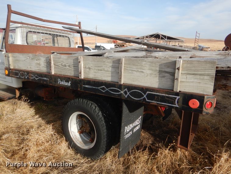 image for item DE1330 1968 International Loadstar 1600 grain truck