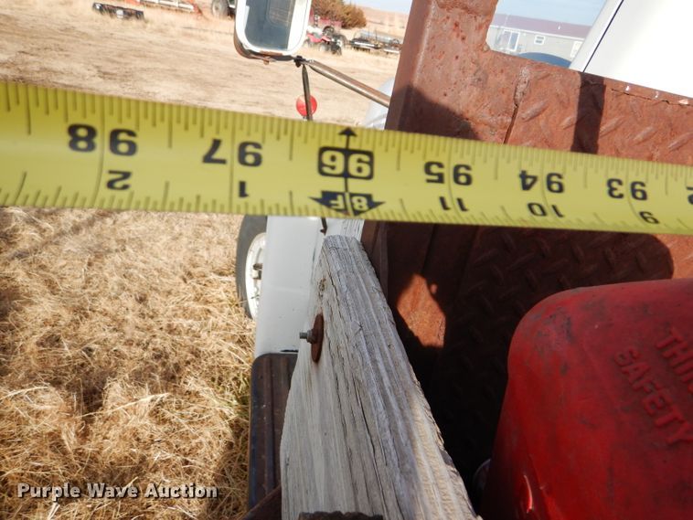 image for item DE1330 1968 International Loadstar 1600 grain truck