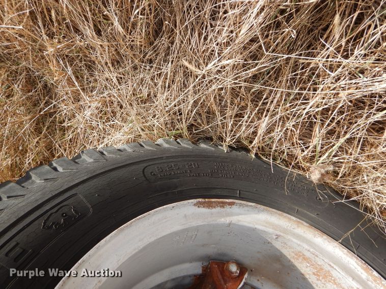 image for item DE1330 1968 International Loadstar 1600 grain truck
