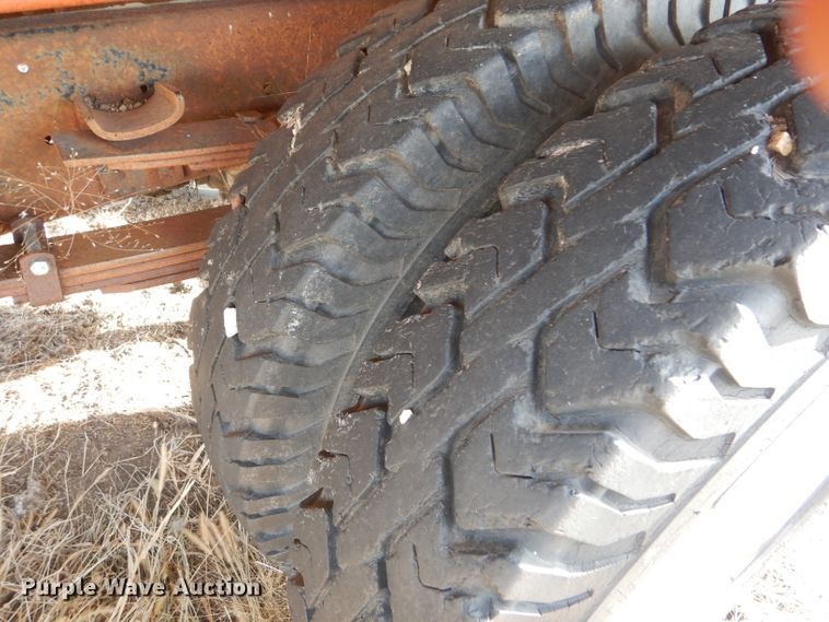 image for item DE1330 1968 International Loadstar 1600 grain truck