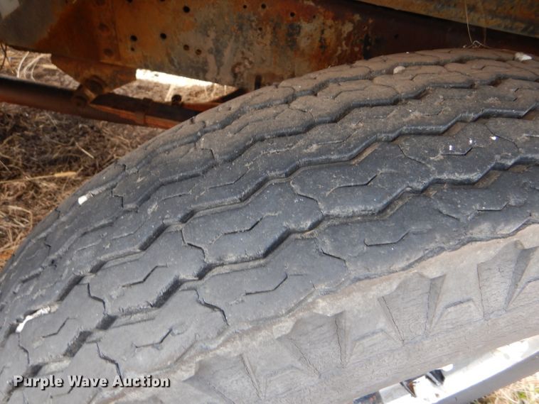 image for item DE1330 1968 International Loadstar 1600 grain truck