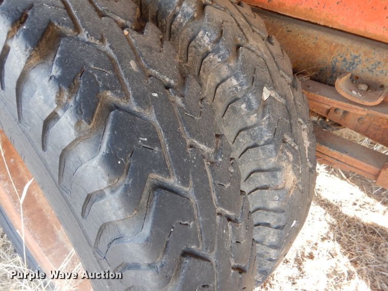 image for item DE1330 1968 International Loadstar 1600 grain truck