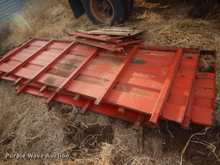 image for item DE1330 1968 International Loadstar 1600 grain truck