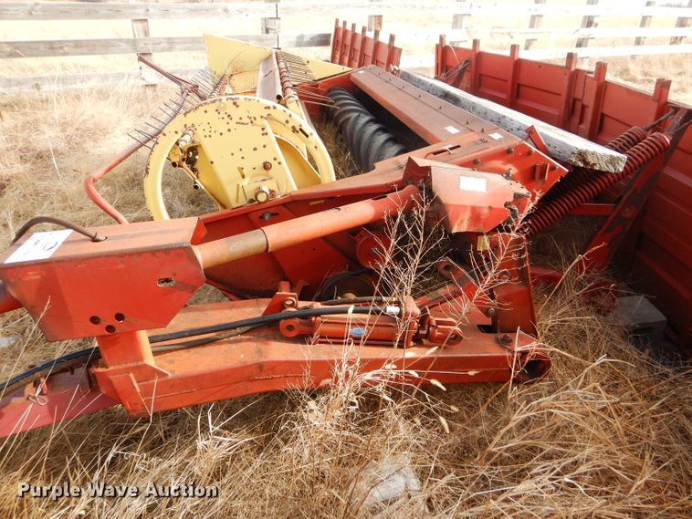 image for item DE1336 New Holland hay equipment