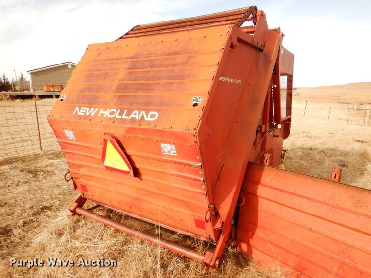 image for item DE1336 New Holland hay equipment