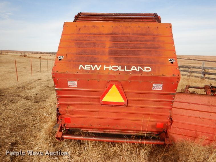 image for item DE1336 New Holland hay equipment
