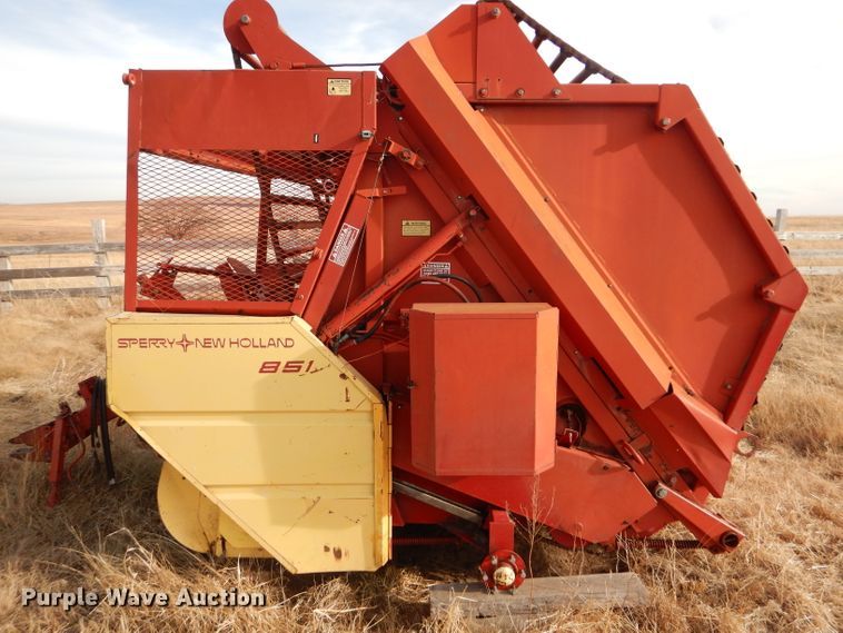 image for item DE1336 New Holland hay equipment