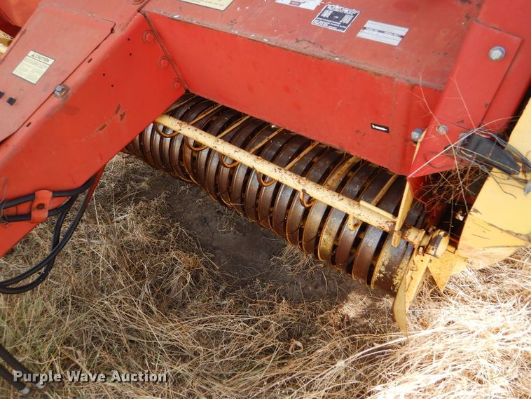 image for item DE1336 New Holland hay equipment