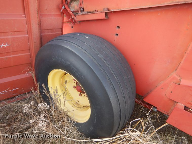 image for item DE1336 New Holland hay equipment