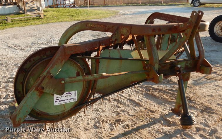 image for item DF2617 John Deere 650 hay rake