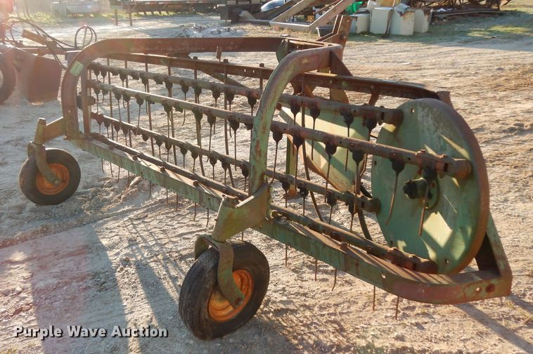 image for item DF2617 John Deere 650 hay rake