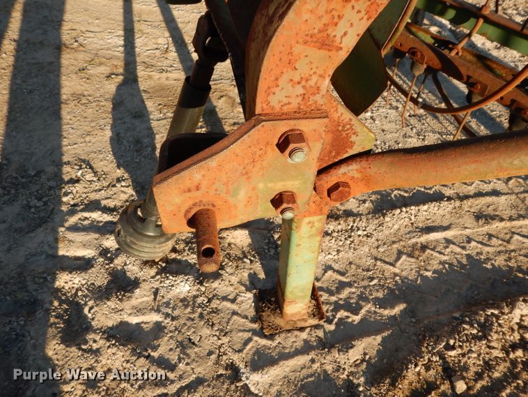 image for item DF2617 John Deere 650 hay rake