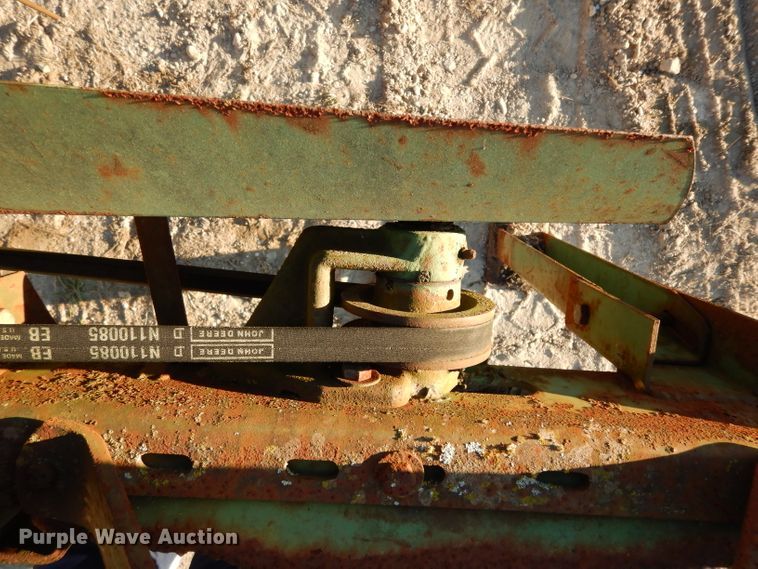 image for item DF2617 John Deere 650 hay rake