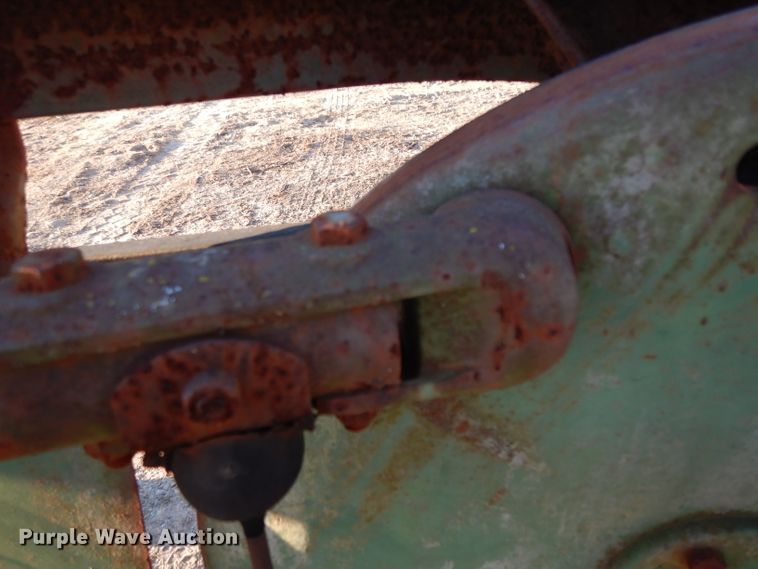 image for item DF2617 John Deere 650 hay rake