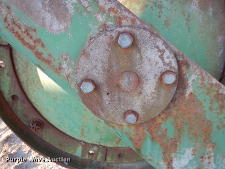 image for item DF2617 John Deere 650 hay rake