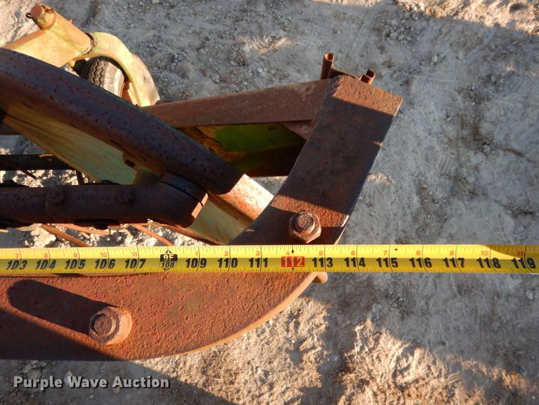 image for item DF2617 John Deere 650 hay rake