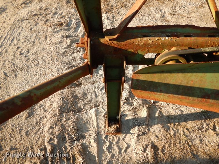 image for item DF2617 John Deere 650 hay rake