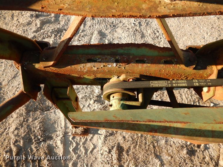 image for item DF2617 John Deere 650 hay rake