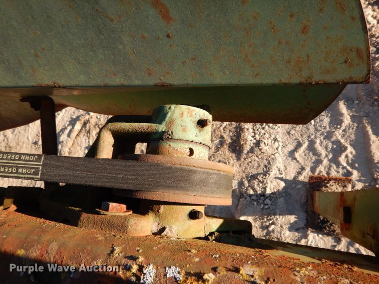 image for item DF2617 John Deere 650 hay rake