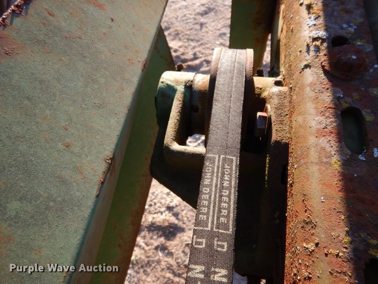 image for item DF2617 John Deere 650 hay rake