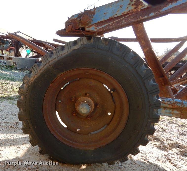image for item DF2625 Hay bale carrier
