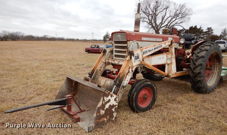 image for item DH4313 1959 International Farmall 460 tractor