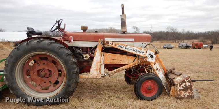 image for item DH4313 1959 International Farmall 460 tractor