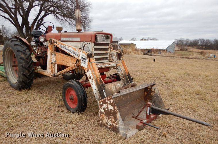image for item DH4313 1959 International Farmall 460 tractor