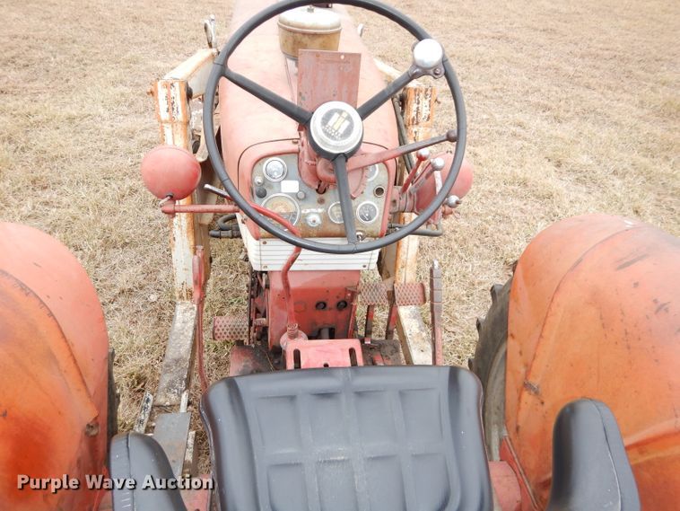 image for item DH4313 1959 International Farmall 460 tractor