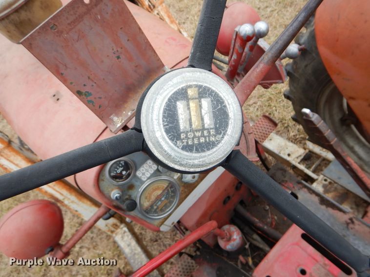 image for item DH4313 1959 International Farmall 460 tractor