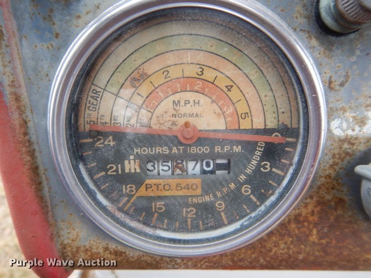 image for item DH4313 1959 International Farmall 460 tractor