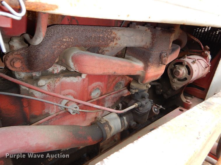 image for item DH4313 1959 International Farmall 460 tractor