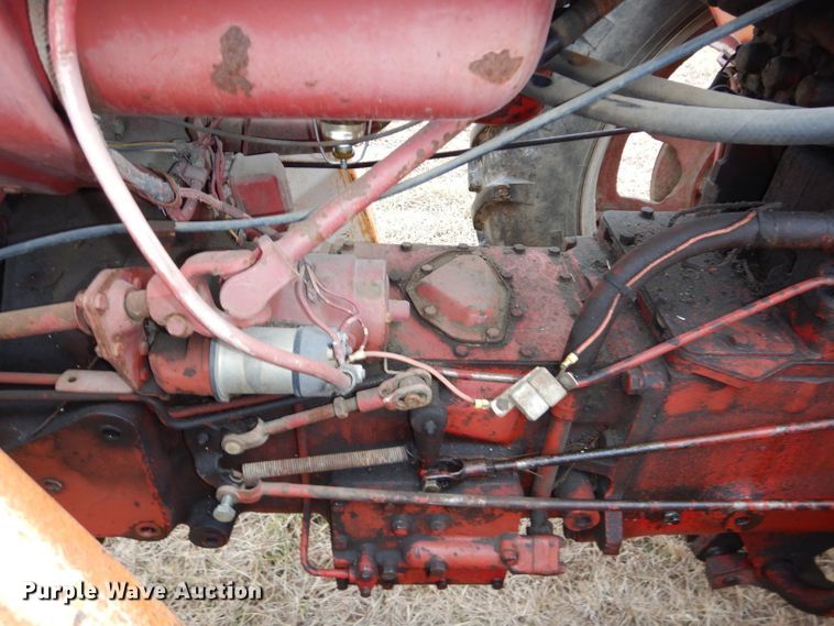 image for item DH4313 1959 International Farmall 460 tractor