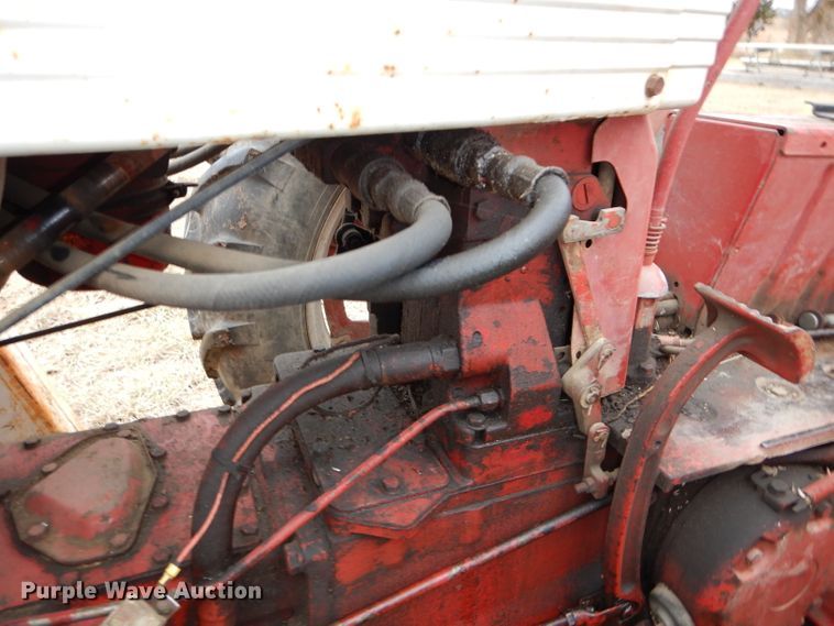 image for item DH4313 1959 International Farmall 460 tractor