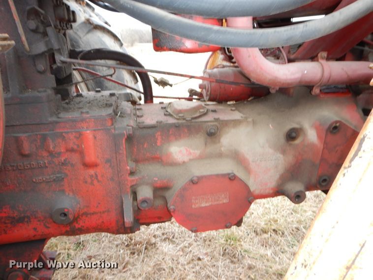 image for item DH4313 1959 International Farmall 460 tractor