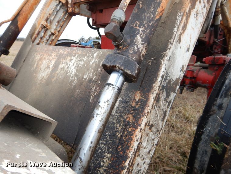 image for item DH4313 1959 International Farmall 460 tractor