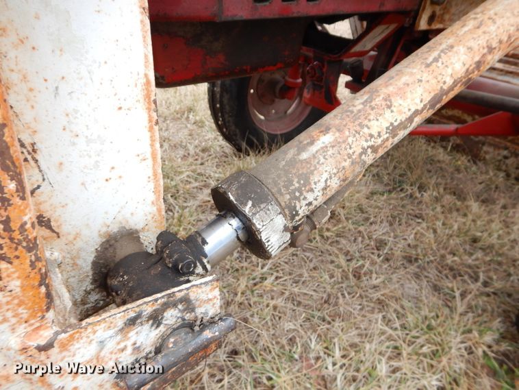 image for item DH4313 1959 International Farmall 460 tractor