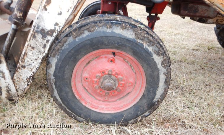 image for item DH4313 1959 International Farmall 460 tractor