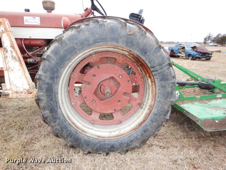 image for item DH4313 1959 International Farmall 460 tractor