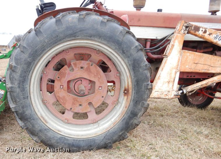 image for item DH4313 1959 International Farmall 460 tractor